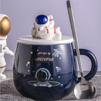 Keramikinis puodelis astronautas raketa su dangteliu rankena šaukštu berniukas ir mergaitė puodelis animacinis smagus kosmosas 301-400ml mėlyna