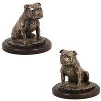 Stafordšyro bulterjeras, Staffy - šuns figūrėlė, figūrėlė ant balto pagrindo, trofėjus šunų parodos Art-Dog parodoje ruda