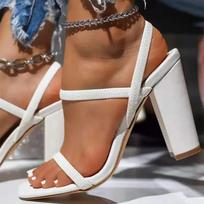 Madingos moteriškos vasarinės atvirais pirštais aukštakulnės basutės Stori kulniukai Sandals 7CM Kvadratinė galva Minimalistinis dizainas Madingos ir universalios Didelis dydis 35 balta
