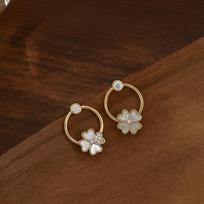 Fashion Four-Leaf Clover Earrings Delicate Natural Shell Earrings Ladies Earrings