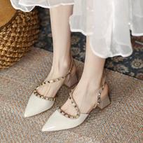 2025 summer new mid-heel nude high heels French niche thick heel pointed head rivet bag head empty sandals women 35 abrikosas