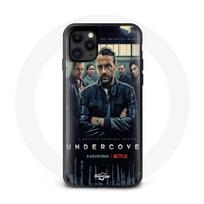 Iphone 11 Pro Max dėklas Undercover kempingo namelis keliaujantys žmonės čigonai karavanas agentai pora drama Be
