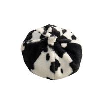 Cow plush beret women new warm hats in autumn and winter painter hats. 56-58cm balta/juoda