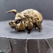 Žalvarinė kiaulės figūrėlė mini skulptūra namų dekorui old golden black