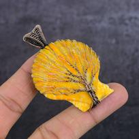 Natūralus geltonas jūros kriauklės brangakmenis vario vielos apvyniojimo papuošalas pakabukas 2,56  E2G97 yellow