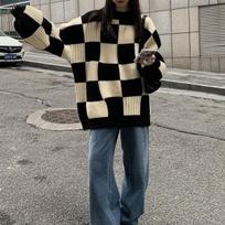 Autumn and Winter New Checkerboard Sweater Women Lazy Style Senior Design Sense of Niche Knitwear Top Women Soft Waxy Outside One size