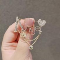 National Brooch Tide Diamond Inlaid Letter Fringed Pin Temperament Personality Love Brooch Suit With Accessories
