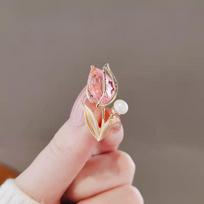 Temperament Tulip Brooch Female Imitation Crystal Corsage Niche Design Sense Pin Anti-Light Buckle Neckline Clothes Accessories beige