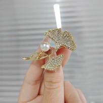 Women'S Temperament Diamond-Encrusted Pearl Ginkgo Biloba Brooch, Fashion Clothing Coat Jacket Decorative Pin Jewelry brown
