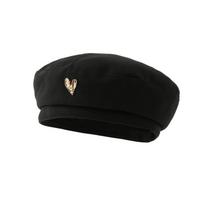 Fashion Beret with Heart-Shaped Metal Accessory, Polyester Beret Hat for Women Christmas Holiday Theme, Unique Casual Painter Cap for Outings One Size