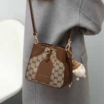 New Crossbody Women's Bag Temperament Bucket Bag High-end Commuting Light Luxury Shoulder Bag black