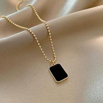 2025 Women's Titanium Steel Necklace: Light Luxury, Clavicle Chain, Non-Fading High-End Accessory auksinė spalva