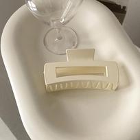 Large Frosted Morandi Color Shark Hair Clip smėlis