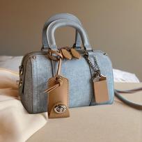 Woman with A Single-shoulder Crossbody Bag, Pillow Bag, High Appearance Level, French Hand-held Boston Bag gray