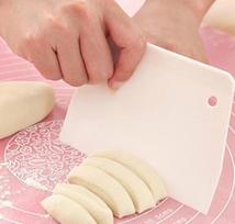 Trapezoidal plastic silicone hang high quality kitchen knife cut steamed bread dough butter knife