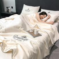 Prabangus namų vasaros antklodžių komplektas Siuvinėtas kvėpuojantis plonas pledas Vasaros antklodė draugiškas odai oro kondicionieriaus antklodė Karalienė 1.5m 4 pcs set beige