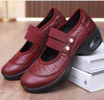 Fashion Dance Shoes Ladies Modern Soft Outsole Jazz Sneakers Soft Leather Breathable Light Female Dancing Fitness Shoes Sport Mom Footwe 35 raudona