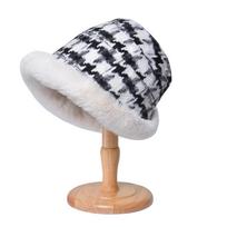 Moteriškas žieminis aksominis tinklelis, raudonas šaškių lenta, žvejo kepurė, pliušinis baseino šiltas ausų apsaugos kibiras One Size white