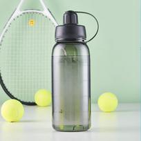 Vandens puodeliai, Didelės talpos plastikiniai puodeliai, Nešiojamos vandens butelės fitnesui ir sportui, Paprasti ir patogūs puodeliai. 1400ml gray