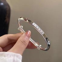 Prabangi Lucky Push-pull apyrankė moterims Lengva Prabangi apyrankė su lygiu paviršiumi Nauji universalūs madingi rankdarbiai, jauni papuošalai Adjustable size gray