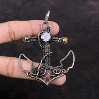 Fasetuotas rožinio chalcedono pakabukas, apvyniotas varine viela, inkaro dizaino pakabukas, brangakmenis, varinės vielos papuošalas, dovana jam, rankų darbo pakabukas gray