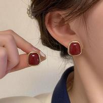 Autumn and Winter Retro Hong Kong Style Earrings for Women, Popular New Styles, High-end Earrings, Gold Versatile Earrings