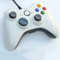 „Xbox 360“ laidinis valdiklis „DualShock“ žaidimų valdiklis „Bluetooth“ valdiklis „Xbox 360“ valdiklis, skirtas asmeniniam kompiuteriui ir; Xbox 360 – baltas