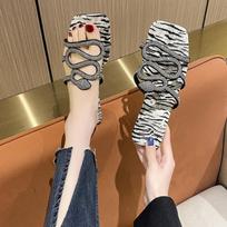 Fashion Women Luxury Crystal Flats Flip Flops Slippers 2024 Summer Beach Sandals New Designer Femme Dress Open Toe Slides Zapatillas 36 juoda
