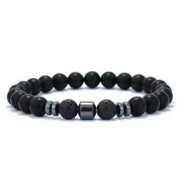Paprasta vyriška apyrankė iš hematito, onikso karoliukų, vulkaninio akmens, howlite akmens gija. Dovana jam. Žalvarinė apyrankė. Joga. Gydanti rankų papuošalas