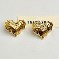 2024 French Retro Irregular Three-Dimensional Folded Metal Love Earrings auksas