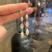 Zir*****val pearl fringed stud earrings fashionable light luxury high-end earrings French niche exaggerated earrings