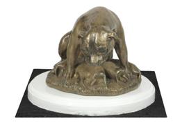 Stafordšyro bulterjeras, Staffy II - šuns figūrėlė, figūrėlė ant balto pagrindo, trofėjus Art-Dog šunų parodoje ruda