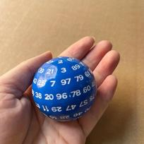Viskas viename pramogų rinkinys: 7 Skaidrūs Blyksnio Taško Kauliukai + Vandeniui Atsparus Plastikinis Pokeris - Pakylėkite Savo Stalo Žaidimų Patirtį mėlyna