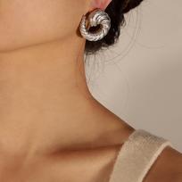 French Simple Plated 18k Gold Earrings Women's Tide Threaded Horn Earrings Wind Premium Temperament Glossy Earrings