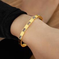 Vintage 18k Gold-plated Titanium Steel Bracelet Women's Senior Sense Zircon Bracelet Fashion Internet Celebrity Same Jewelry beige