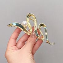 Pearl Wave Grab Clip Niche Design Cold Wind Premium Feeling Hair Clip Headdress Back of the Head Plate Hair Metal Shark Clip auksas