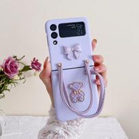 Samsung Galaxy Z Flip 4 3 5g Cover Fashion Korean 3D Bear Bow-Knot Hand Strip Nešiojamas dirželis Hard PC Shell for Z Flip3 Bag For SAM Z Flip4 violetinė