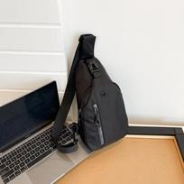 Unisex krūtinės krepšys Paprastas laikymo krepšys Lengvas kelioninis maža kuprinė Crossbody Bag Mada Kasdieniai vienetiniai krepšiai juoda