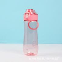 Plastikinis puodelis Sportinis lauko vandens puodelis 600 ml su rankena Tiesus kaklelis Spyruoklinis dangtelis Vandens puodelį galima aprūpinti filtravimo sieteliu ir šiaudeliu 600ml šviesiai mėlyna spalva