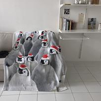 Kalėdinė pledinė antklodė sofai, lovai. Žiemos mielas pingvinas su kalėdine kepure. Minkštas, jaukus, lengvas flanelės vilnos lovos pledas 75x90cm gray