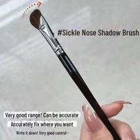 3D Sickle Nose Shadow Brush, Pony Hair Contour Brush for Root Nose, Wing Smudge, and Oblique Head Silhouette.