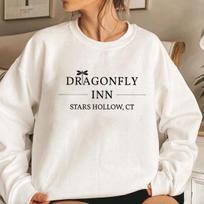 Gilmore Girls Dragonfly Inn Unisex Heavy Blend megztiniai TV laida Gilmore Girl Stars Hollow Crewneck Megztiniai Harajuku Megztiniai M smėlis