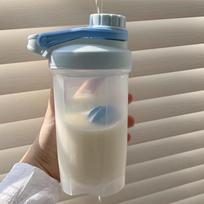 700ML Shaker Cup Sports Portable Convenient Stirring Cup Plastic Bottle Drink Water 500ML geltona