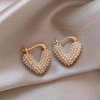 1Pair Sweet Millet Beads Love Earrings for Women Niche Design Earrings Light Luxury Unique Design Love Imitation Pearl Earrings For Women Metal gray