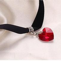 1Pcs Gothic Velvet Heart Crystal Choker Handmade Necklace Pendant Retro 80 90s New raudona
