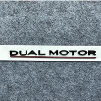 Tinka aukštos kokybės automobilio uodega ir dekoratyvinis logotipas. white
