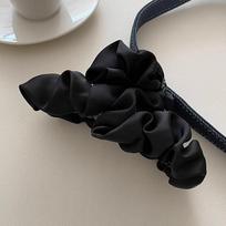 Trendy Pleated Shark Clip for Women Acrylic Temperament Hair Clips Black Beige Cloud Hair Jewelry Korean Daily Hair Accessories French Y2K Hair Pin 13cm