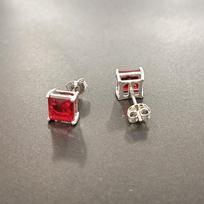 Red Zircon Square 925 Sterling Silver Heart CZ Stud Earrings raudona