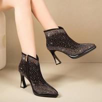 2024 New Sexy Luxurious Banquet Pointed Toe Women's Short Boots Thick Square High Heels Shiny Rhinestone Mid-Calf Modern Boots 34 juoda