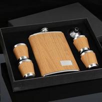 Vyno butelis 9oz Medžio imitacijos kišeninė kolba rinkinys su vyno taure ir piltuvėliu Sustorėjęs vyno fliaškonas Nerūdijantis plienas Retro vyno butelis Viskiui beige